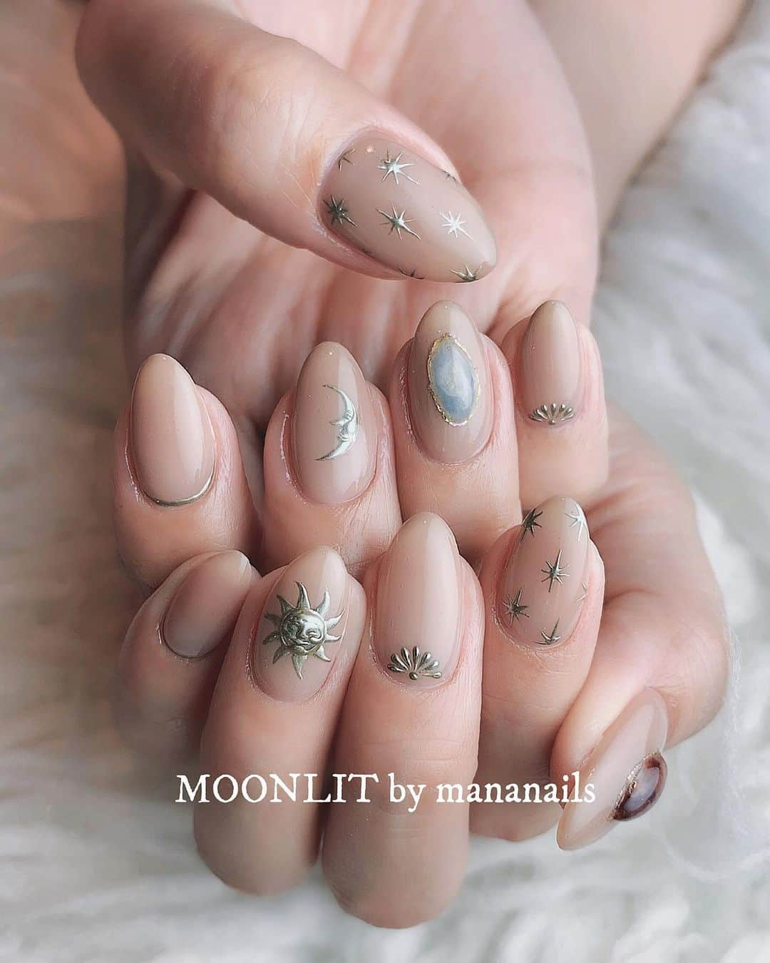 mananailsさんのインスタグラム写真 - (mananailsInstagram)「🌞 ♡🌛 all handpainted✍🏽 ㅤ ☾オフ込み120min」5月10日 17時30分 - mananails