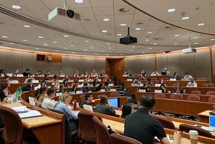 資生堂 Shiseido Group Shiseido Group Official Instagramさんのインスタグラム写真 - (資生堂 Shiseido Group Shiseido Group Official InstagramInstagram)「Last month, in a case study of Shiseido at #HarvardBusinessSchool, students engaged in lively discussion around the topic, “Would you invest 120 billion yen (approx. $1.1 billion US) in Shiseido, and if so, which brands?” Students also expressed interest in the company’s transformation since President Uotani’s appointment and its long-term strategy going forward.  Shiseido’s Vision and Strategy: https://www.shiseidogroup.com/ir/strategy/mgt.html#content-3  @harvardhbs #harvard #shiseido #ハーバードビジネススクール #資生堂 #资生堂」5月10日 17時39分 - shiseido_corp