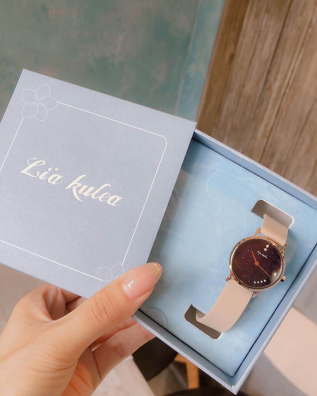 Yuri Sakuraiさんのインスタグラム写真 - (Yuri SakuraiInstagram)「: 私にとって、絶対必需品なのが腕時計★ 最近仲間入りした時計は、 ハワイ発の #リアクレア ⌚✨ (@liakilea_japan) : 最近、ブラックの時計が多かったので、 春だし、時計も明るめのカラーに。 : 私は何でもシンプルが好きなのですが、 リアクレアの時計は、 文字盤に小さなストーンやラメが 散りばめられてて、 シンプルだけど、オシャレ感溢れる デザインがお気に入り♪ : ベルトのカラーによっても印象が 変わるし、良かったらチェックしてみてね♪ : 「yuri_s_official」のクーポンコードを使うと、 10％オフになるそうです♪ : #PR#腕時計#リアクレア#時計#liakulea#watch#fashion#ootd#オシャレ#ファッション」5月10日 17時31分 - yuri_sakuraiii