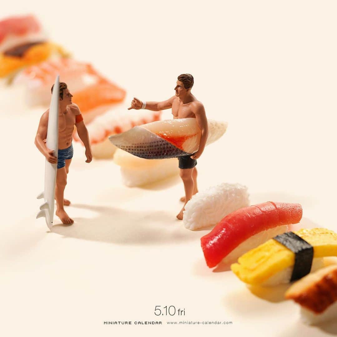田中達也さんのインスタグラム写真 - (田中達也Instagram)「. 5.10 fri “Surfboard?” . 笑いのネタ . #寿司ネタ #サーフィン #サーフボード #Sushi #Surfer #Surfboard . ─────────────── 《EXHIBITION info》 . 【ミニチュアライフ展 in 静岡】 Miniature Life Exhibition in Shizuoka 4/27 sat - 5/12 sun #MiniatureLife展 #ミニチュアライフ展 . 【センス・オブ・スケール展】 Sense of Scale Exhibition 4/13 sat - 6/23 sun  #センスオブスケール展 #横須賀美術館 . Please look at the Instagram story’s highlight for more information. .」5月10日 17時34分 - tanaka_tatsuya