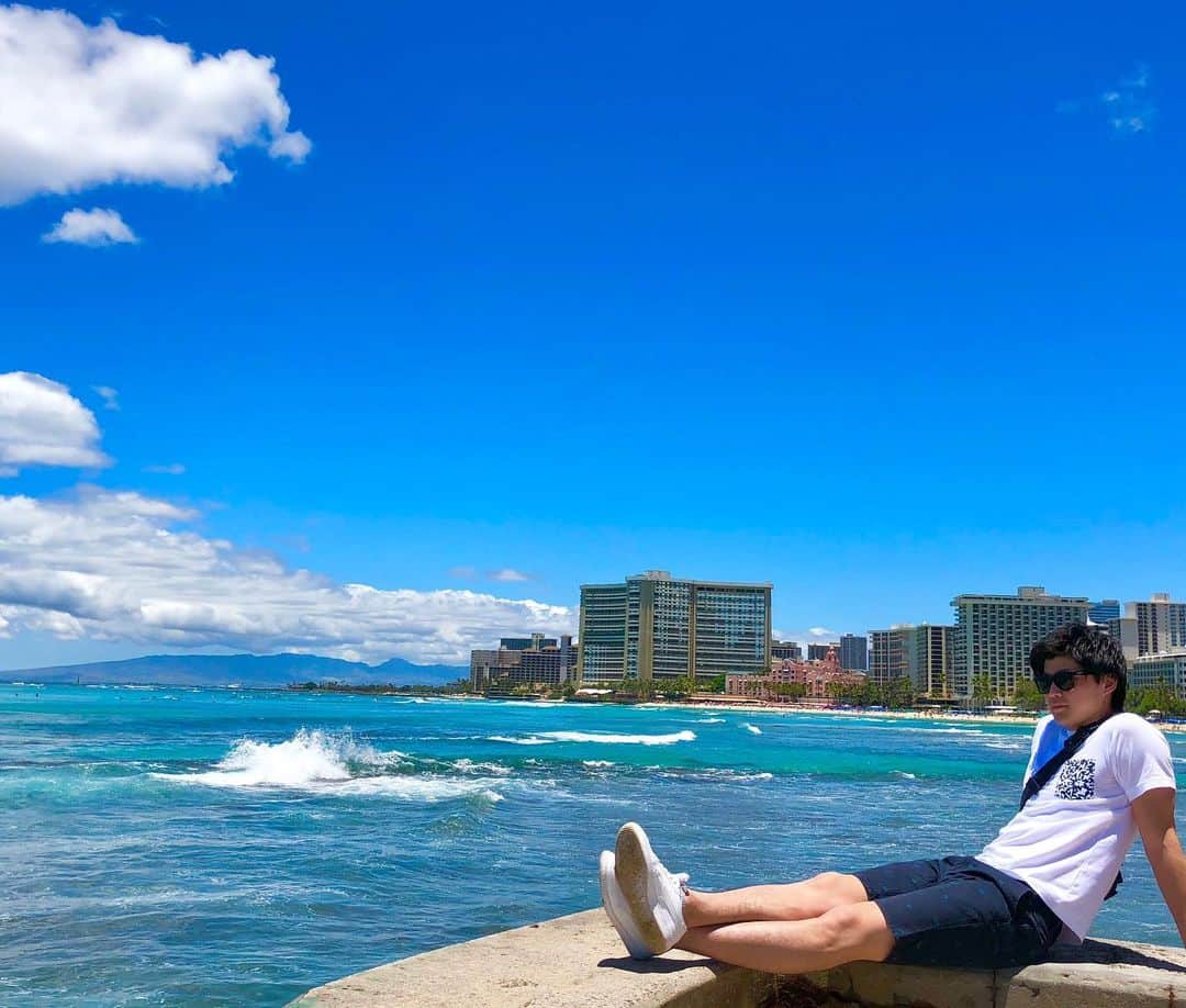 山本湧さんのインスタグラム写真 - (山本湧Instagram)「ハワイ2日目‼︎ 動物園行ってプール入って海行ってディナーショー行ってきました(*'▽'*) あと2日楽しみます♡  #ハワイ #ワイキキ #hawaii  #waikiki」5月10日 17時48分 - yamamoto__yu