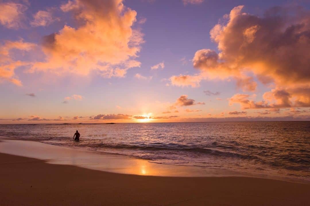 Instagenic Hawaiiさんのインスタグラム写真 - (Instagenic HawaiiInstagram)「Happy Aloha Friday! ハワイのサンセットも一段と美しいですよ！良い週末をお過ごしください😍  #夕日 #サンセット #aloha #hawaii #ハワイ旅行 #ハワイ」5月10日 18時00分 - gohawaii_jp