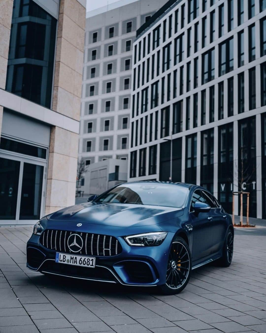 Mercedes AMGさんのインスタグラム写真 - (Mercedes AMGInstagram)「[Mercedes-AMG GT 63 S 4MATIC+ 4-Door Coupé | Fuel consumption combined: 11.3 l/100km | CO2 emissions combined: 257 g/km]  Outstanding designs tend to speak for themselves. 🏙🚗 Photos: @DCMNO  #MercedesAMG #DrivingPerformance #AMGGTFAMILY」5月10日 18時00分 - mercedesamg