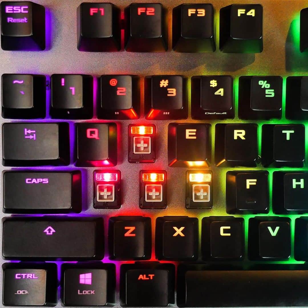ASUSさんのインスタグラム写真 - (ASUSInstagram)「Pop Quiz: Do you know why the "WASD" keys are so important for gaming?​ Try our optical-mech switches.  #TUFGaming #RGB #K7」5月10日 18時00分 - asus