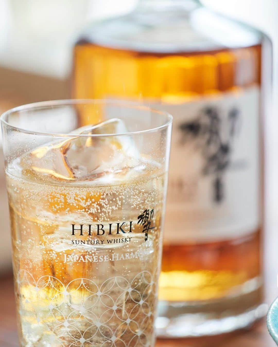 響 | SUNTORY WHISKY HIBIKIさんのインスタグラム写真 - (響 | SUNTORY WHISKY HIBIKIInstagram)「. HIBIKI TIME 清々しいひとときが心を満たす Enjoy the refreshing moment.  #響 #hibiki #響時間 #二十四節気 #立夏 #夏 #初夏 #room #withnature #homeparty」5月10日 18時02分 - suntorywhisky_hibiki