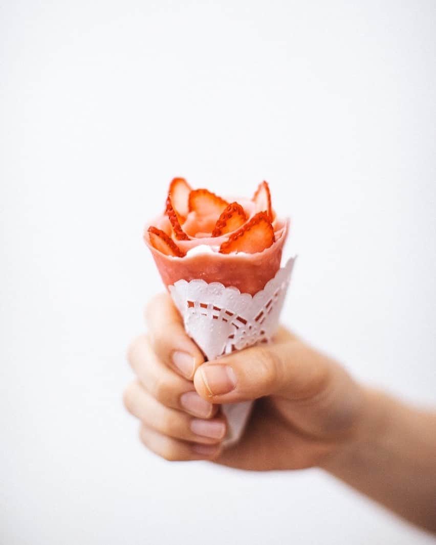 ひかり味噌株式会社さんのインスタグラム写真 - (ひかり味噌株式会社Instagram)「クレープを重ねてブーケにするのもよいですが、一輪でもかわいいです。 . ちなみに、赤いカーネーションの花ことばは #母への愛 #純粋な愛 なんだそう。 . ＼母の日におすすめ／ #甘酒と苺のクレープブーケ レシピはこちら↓」5月10日 18時03分 - hikarimiso