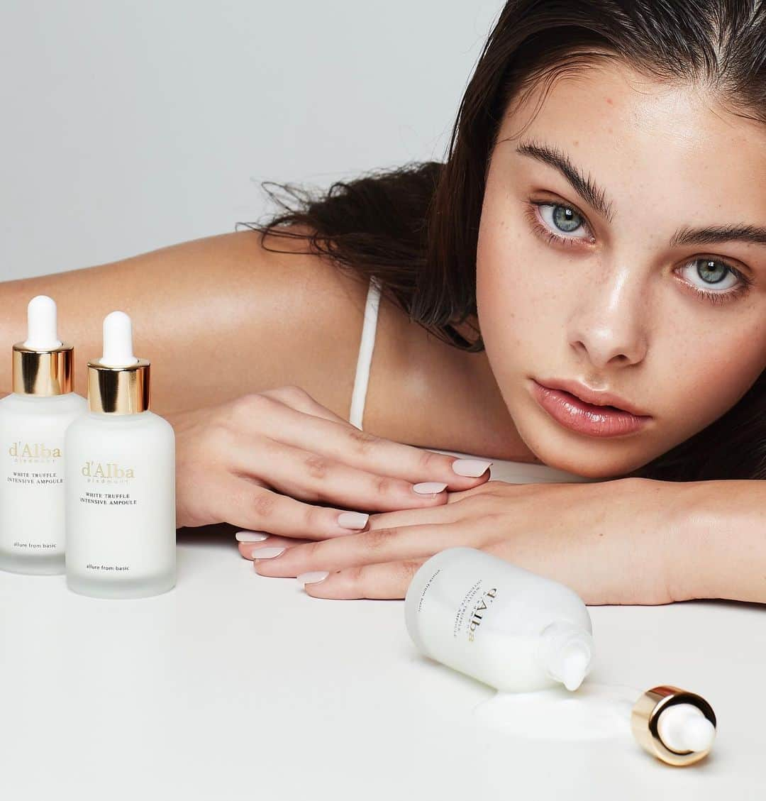 メイカ・ウーラードさんのインスタグラム写真 - (メイカ・ウーラードInstagram)「let your skin glow 💌 @dalba_global campaign  #dalbaglobal #skincare #face #meikawoollard #lofe #modeldirectors #moisturizer #natural #giantmgmt #imgmodels #beauty #woollard」5月10日 18時10分 - meikawoollard