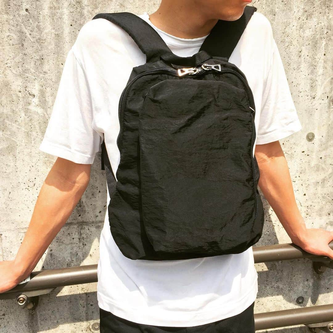 バッグ通販TORATOのインスタグラム：「＜ITTI＞JUDIE HALF DAY PACK-D.COMBU ITTI-BAG-030-D  Black/￥34,560 ▼TORATO @torato.jp  #torato #bag #itti #itti_tokyo #bag #daypack #backpack #combu #black #19ss #fashion #harajuku #tokyo #トラト #バッグ #バックパック #イッチ #コンブ」