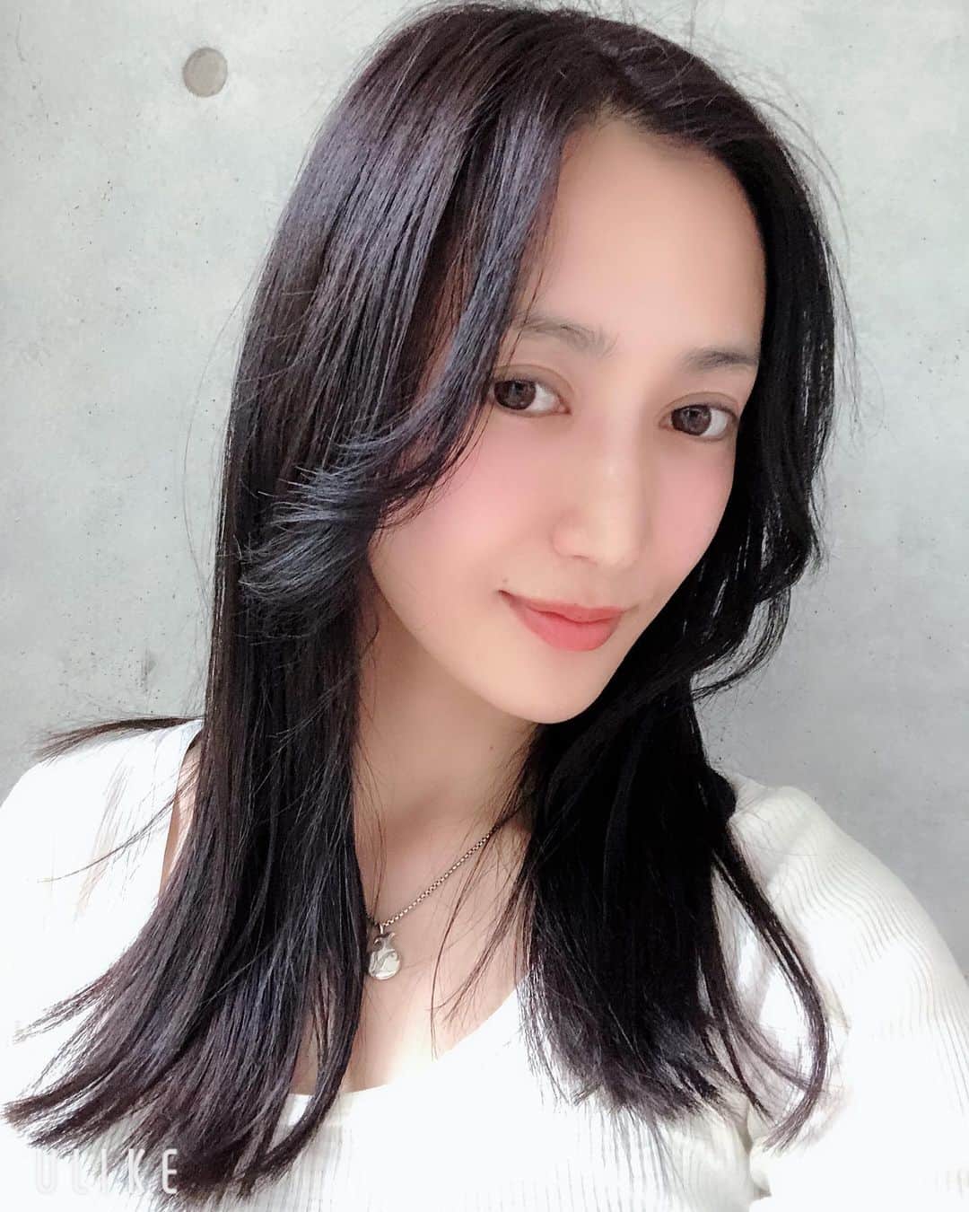 のインスタグラム：「. . My new hair ✂︎ . . Cut @keichiito . . color @takahiro_numa  hair quality ameliorate treatment @takahiro_numa . . おニューの髪型が 80年代を思わす感じが とてもとても気に入ってます♡ . . カラーは 引き続きダークトーンですが 透明感のあるバイオレットグレージュに してもらい . . 髪質改善トリートメントで もちもちシットリ艶髪に 蘇らせてもらい 泣ける程嬉しい😭👏 . . カットやカラー、トリートメント それぞれのサロンで お願いしてます お二方ありがとうございました♡♡♡ . . #fashion  #newstyle  #hair #haircut #hairsalon #hairtreatment  #logshibuya2  #shimaharajuku  #80s  #love #80年代  #ヘアスタイル #髪質改善トリートメント #お気に入り #長さはほぼ変わってない  #ニュアンスチェンジ #今日から俺は #な雰囲気が好き #アレンジもしやすいらしい #楽しみだ #✂︎ #accessory  #whalelove @cloveru_japan 🐋🐋」