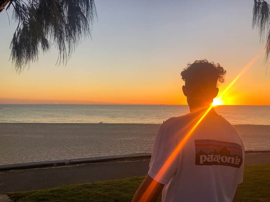 カーティス・マーシャルのインスタグラム：「Good week - 🌅🍕🚙🛏🕯🐐🧀🧖🏼‍♂️📚🥑☕️🍌🍞🏃🏽‍♂️👫」