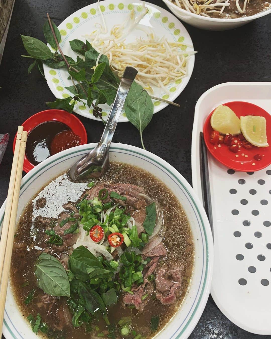 リリーマイマックさんのインスタグラム写真 - (リリーマイマックInstagram)「Just had the most authentic tasting pho 🤤🍲 I’m hungry again 😩」5月10日 18時28分 - lilymaymac