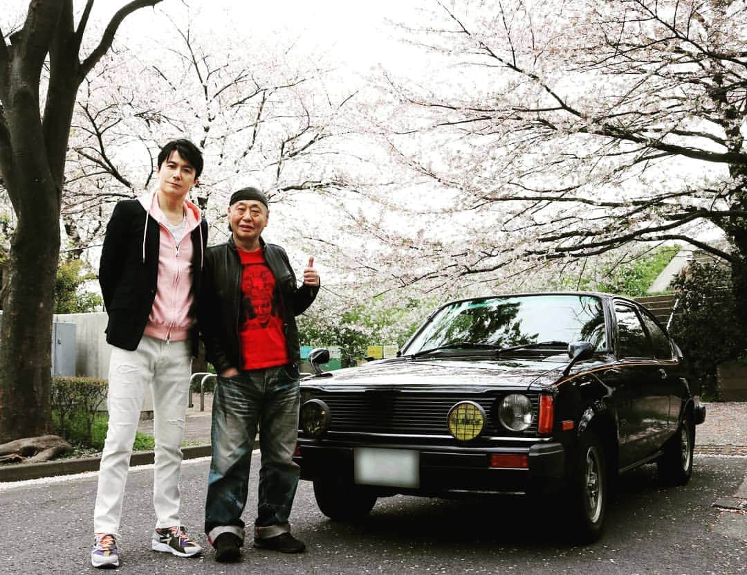 福山雅治さんのインスタグラム写真 - (福山雅治Instagram)「本日も朝から『集団左遷!!』絶賛撮影中の片岡支店長に代わってお知らせいたします！ このあと20時からは『ぴったんこカン★カン』オンエア！大先輩である泉谷しげるさんとのゆかりの場所での再開も。是非お見逃しなく！スタッフ  #ぴったんこカンカン #集団左遷!! #泉谷しげる  #桜坂 #春夏秋冬」5月10日 18時46分 - masaharu_fukuyama_official