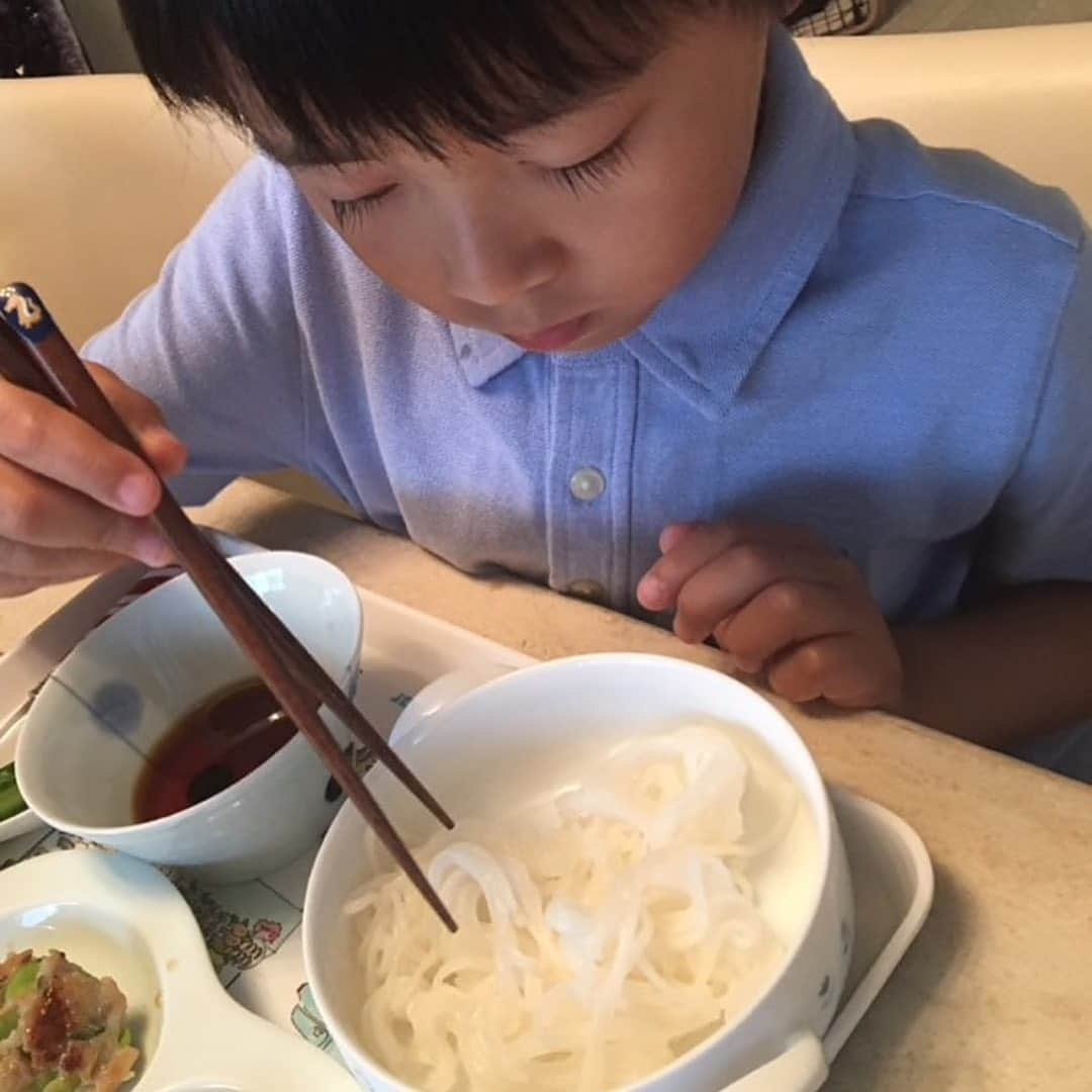 市川海老蔵 （11代目）さんのインスタグラム写真 - (市川海老蔵 （11代目）Instagram)「* Somen noodles Very nice!  そうめん😊 いいね！ 涼だね。  #市川海老蔵 #海老蔵 #成田屋 #歌舞伎 #ABKAI #ABMORI #ebizoichikawa #ebizo #kabuki #thunderparty #theater #theaterarts #actor #japan #classic」5月10日 18時46分 - ebizoichikawa.ebizoichikawa