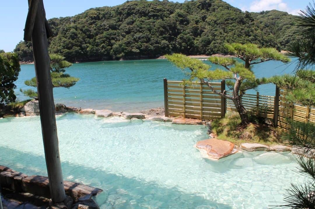 Visit Wakayamaさんのインスタグラム写真 - (Visit WakayamaInstagram)「. Looking for the perfect escape? This hidden hot spring hotel is the ideal getaway.  Stay at Nakanoshima Onsen, set among the gorgeous Ki-no-Matsushima Islands.」5月10日 19時00分 - visitwakayama