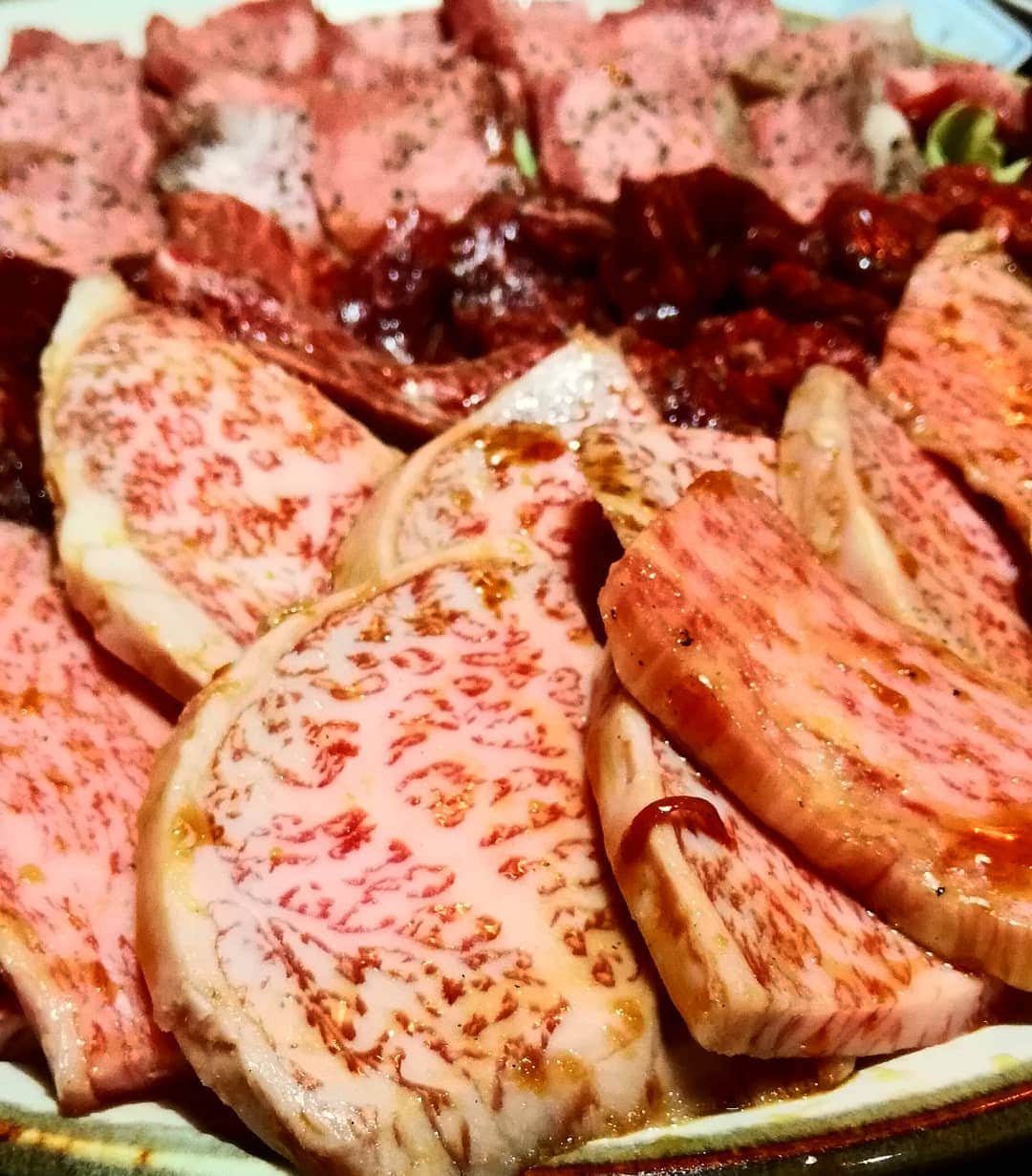 松本隆博のインスタグラム：「わーーーー これ今まで食べてきた 焼肉屋でかなり上位！！ ヽ(^o^)丿(≧∇≦)/ 美味い」