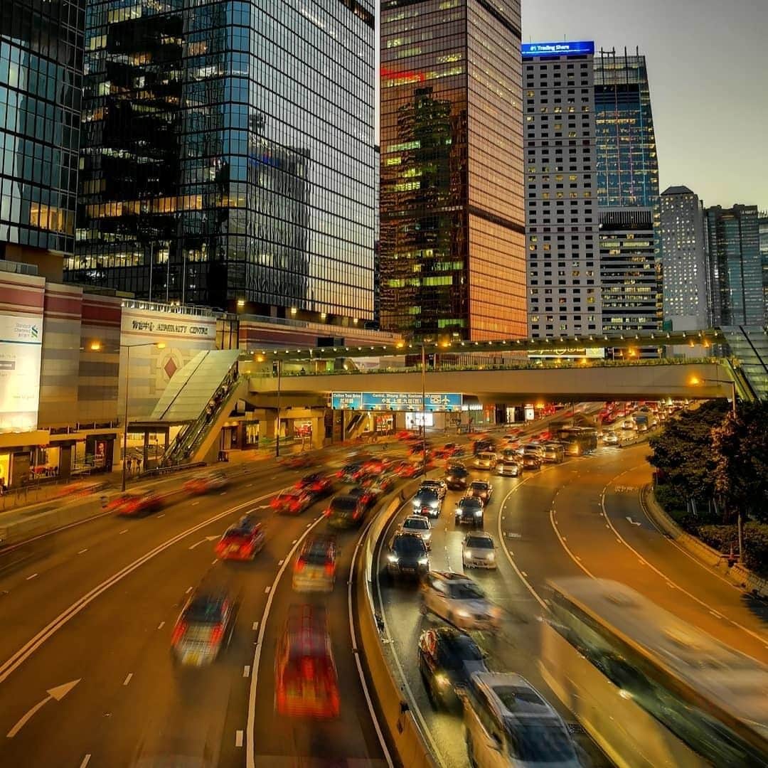 Discover Hong Kongさんのインスタグラム写真 - (Discover Hong KongInstagram)「Feel the metropolitan vibe. 來感受香港的都會氛圍！ 📷: @cityplease #DiscoverHongKong #repost」5月10日 19時01分 - discoverhongkong