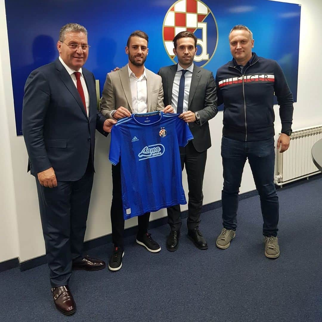 イヴォ・ピントさんのインスタグラム写真 - (イヴォ・ピントInstagram)「I’m glad to announce my arrival at the blue family of @gnkdinamo 💙 I’m back! 🇭🇷 #dzg #dinamo #zagreb #croatia #hrvatska #croatia #prvaliga」5月11日 4時37分 - ivopinto6