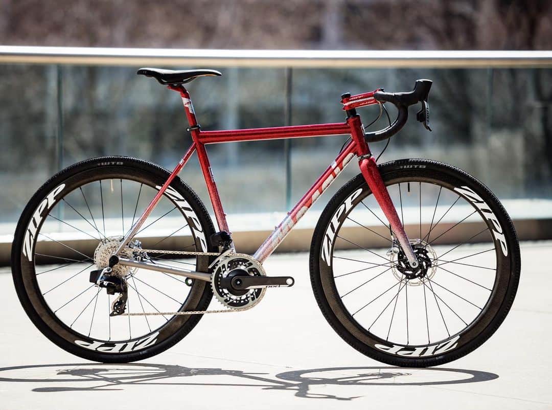 Zipp Speed Weaponryさんのインスタグラム写真 - (Zipp Speed WeaponryInstagram)「How do you make a gravel bike sparkle like a diamond in a sea of rocks? Give it a Wizard of Oz ruby red slippers-inspired paint job. Check out the fine touches on this creation, the GT-1, by @mosaiccycles and @spectrumpaintandpowderworks. 📸 @jordan_clark_haggard」5月11日 4時38分 - zippspeed