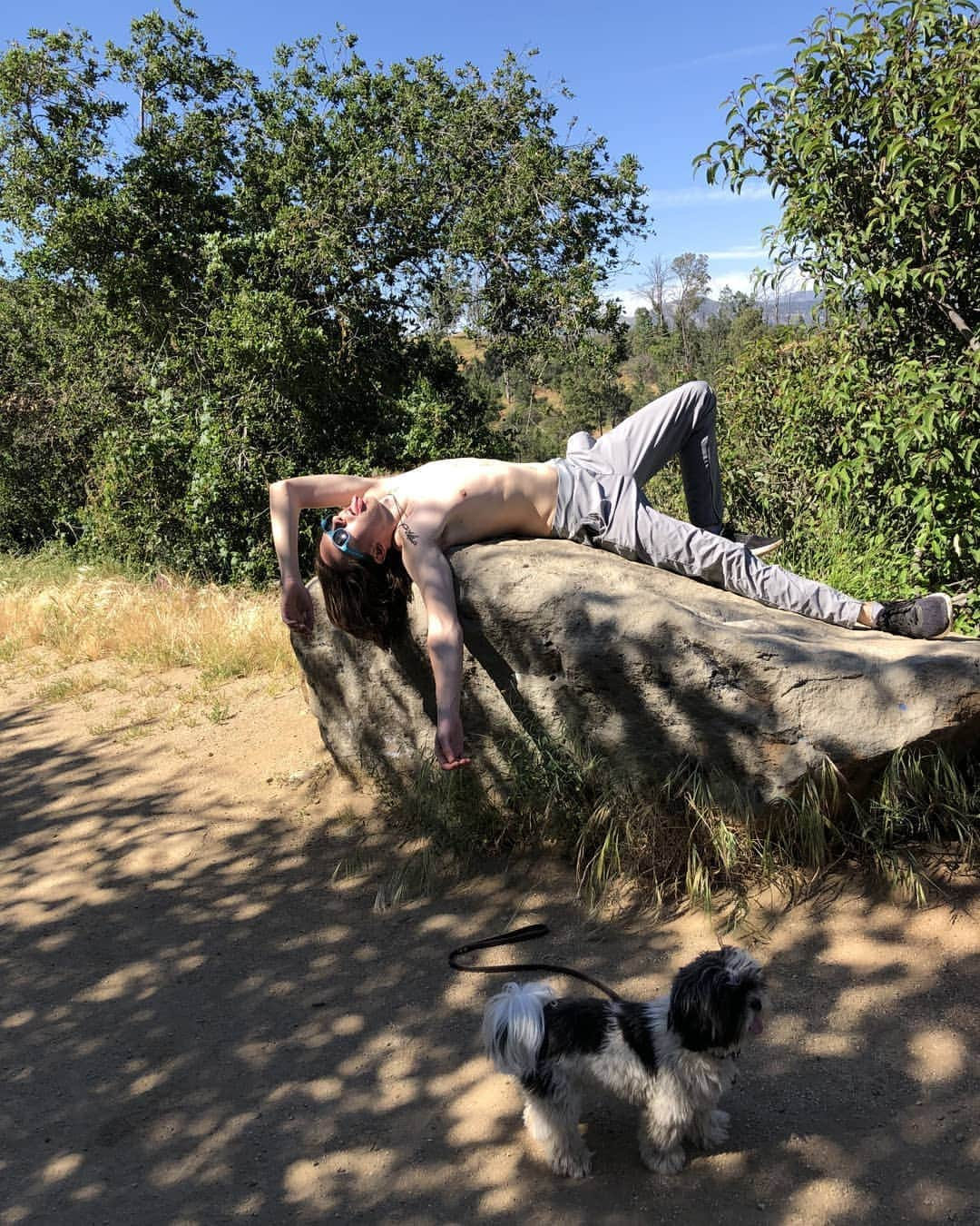 ヘイデン・バイアリーさんのインスタグラム写真 - (ヘイデン・バイアリーInstagram)「Jemma does this whole hiking thing a lot better than I do....」5月11日 4時43分 - byerly11