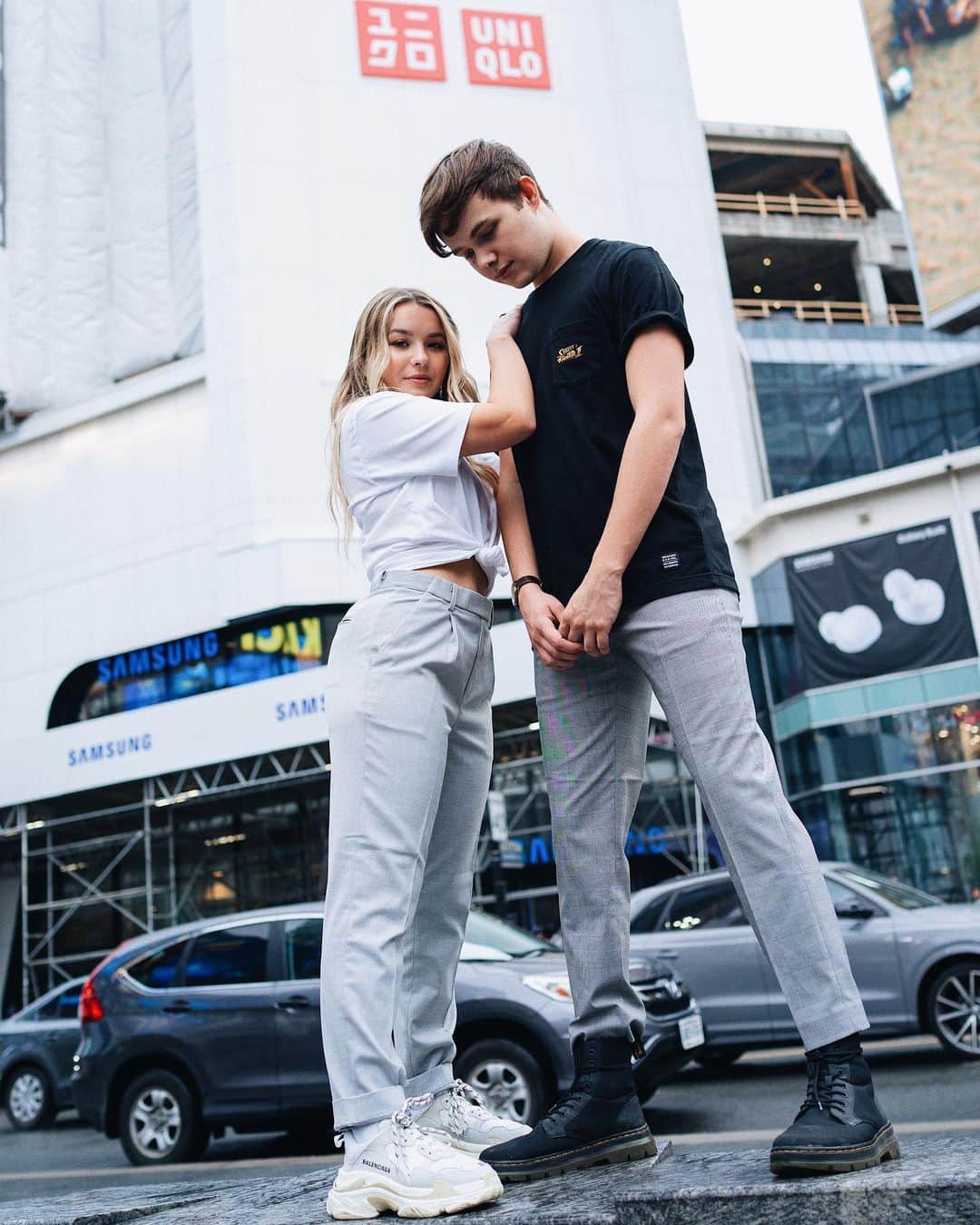のインスタグラム：「Always taking on the world with @adammadrzyk ♥️ but this time rocking streetstyle that will take us anywhere we want to go. Shop the #uniqloUT collection (like the Keith Haring collection) in the new UT expansion at @UNIQLOCanada CF Eaton Centre now.  #UNIQLOCFTEC #wearyourworld #ad」