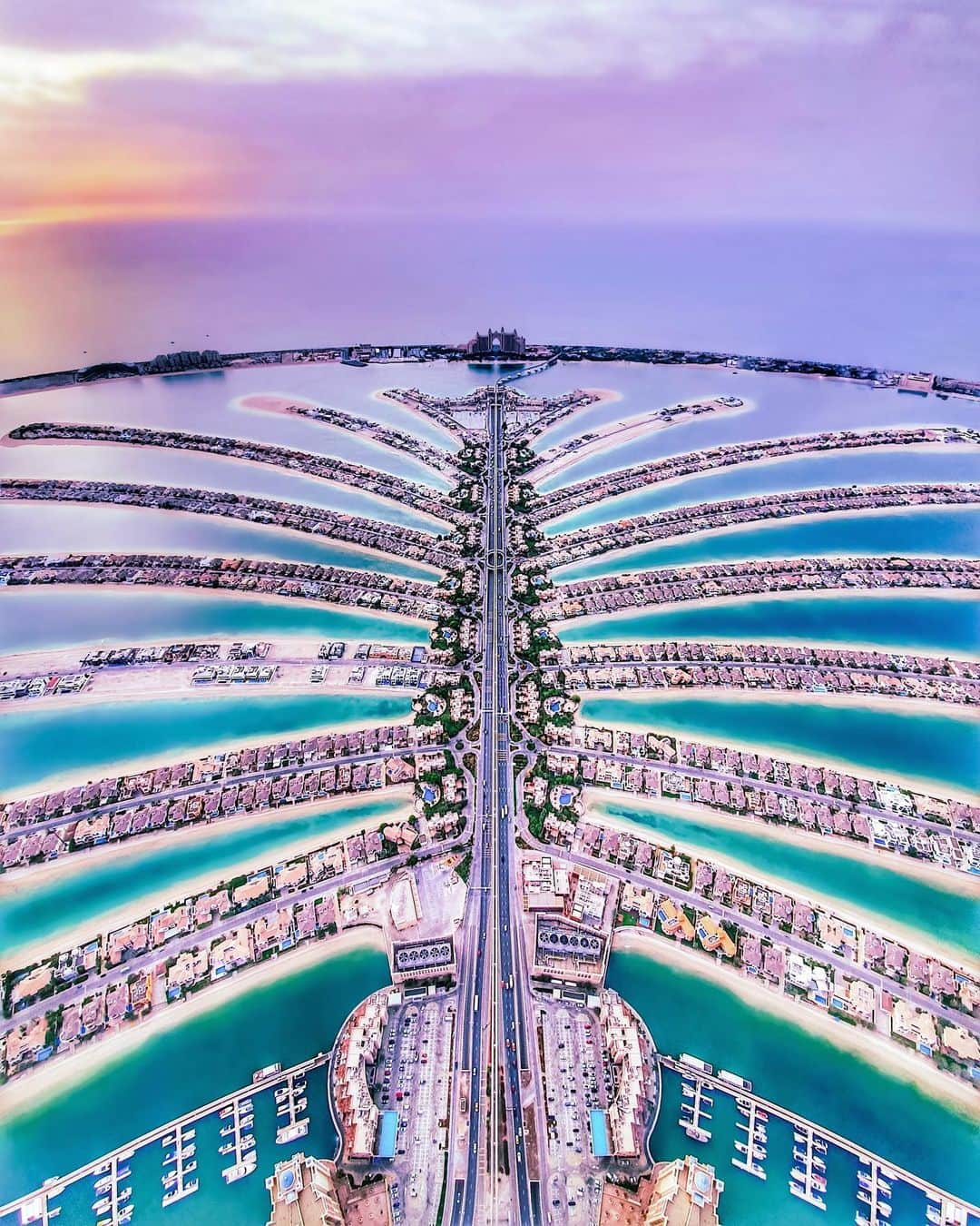 Awesome Wonderful Natureさんのインスタグラム写真 - (Awesome Wonderful NatureInstagram)「Magic from the skies of Dubai! 💜 Photo by @framewithaview #dubai #fantastic_earth」5月11日 4時44分 - fantastic_earth
