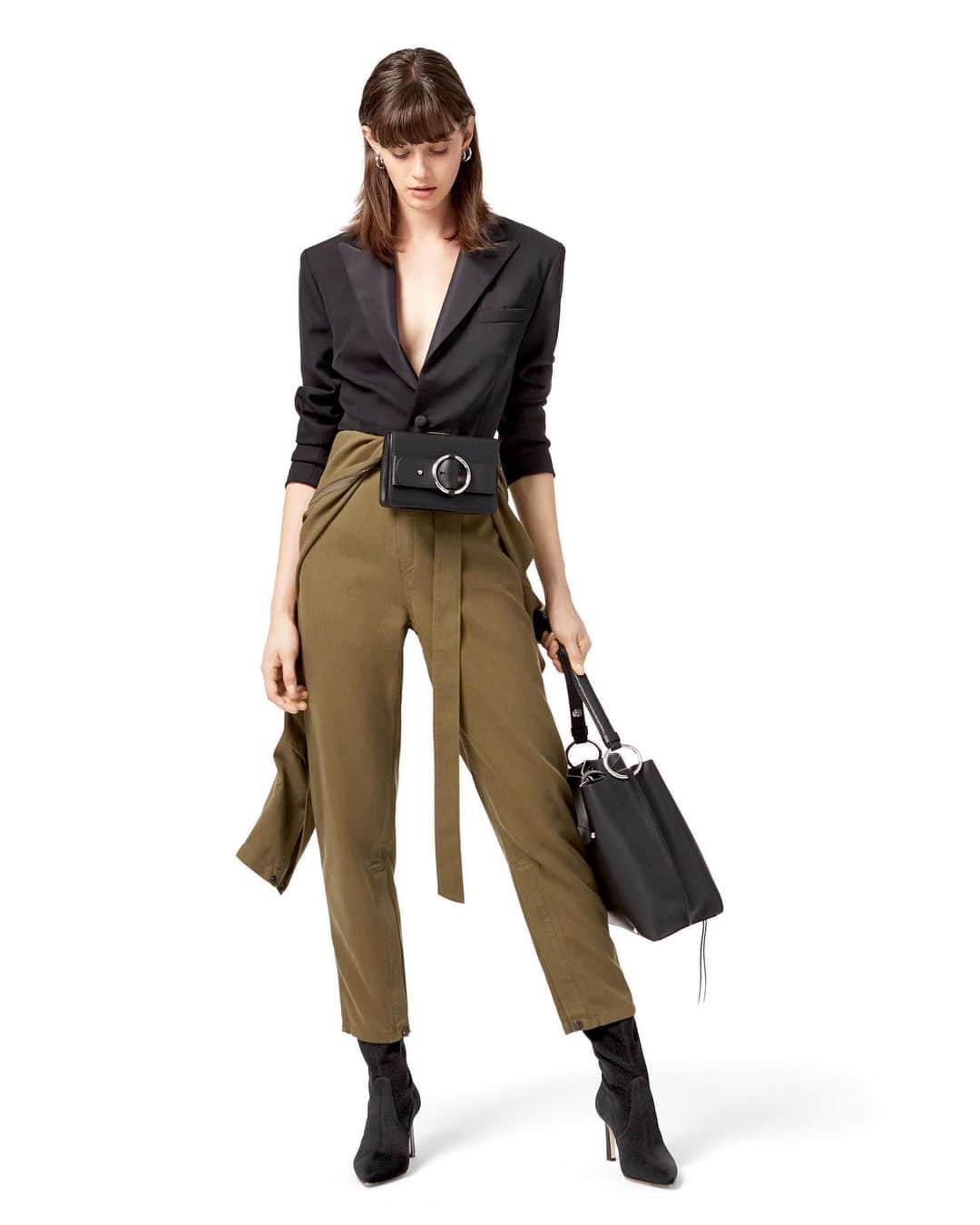 Bloomingdale'sさんのインスタグラム写真 - (Bloomingdale'sInstagram)「Hot tip: Utility is *so* much more than cargo pants. (Although those are chic, too!) Head to IGTV for 3 unexpected ways to rock spring's utility trend from top stylist Patrick Mackie. . . . . . . . #TheStyleOut #OOTDInspo #OOTD #Stylist #StyleTips #OutfitInspo #Fashion #Style #SpringTrends #HowToWear #Bloomingdales」5月11日 4時48分 - bloomingdales