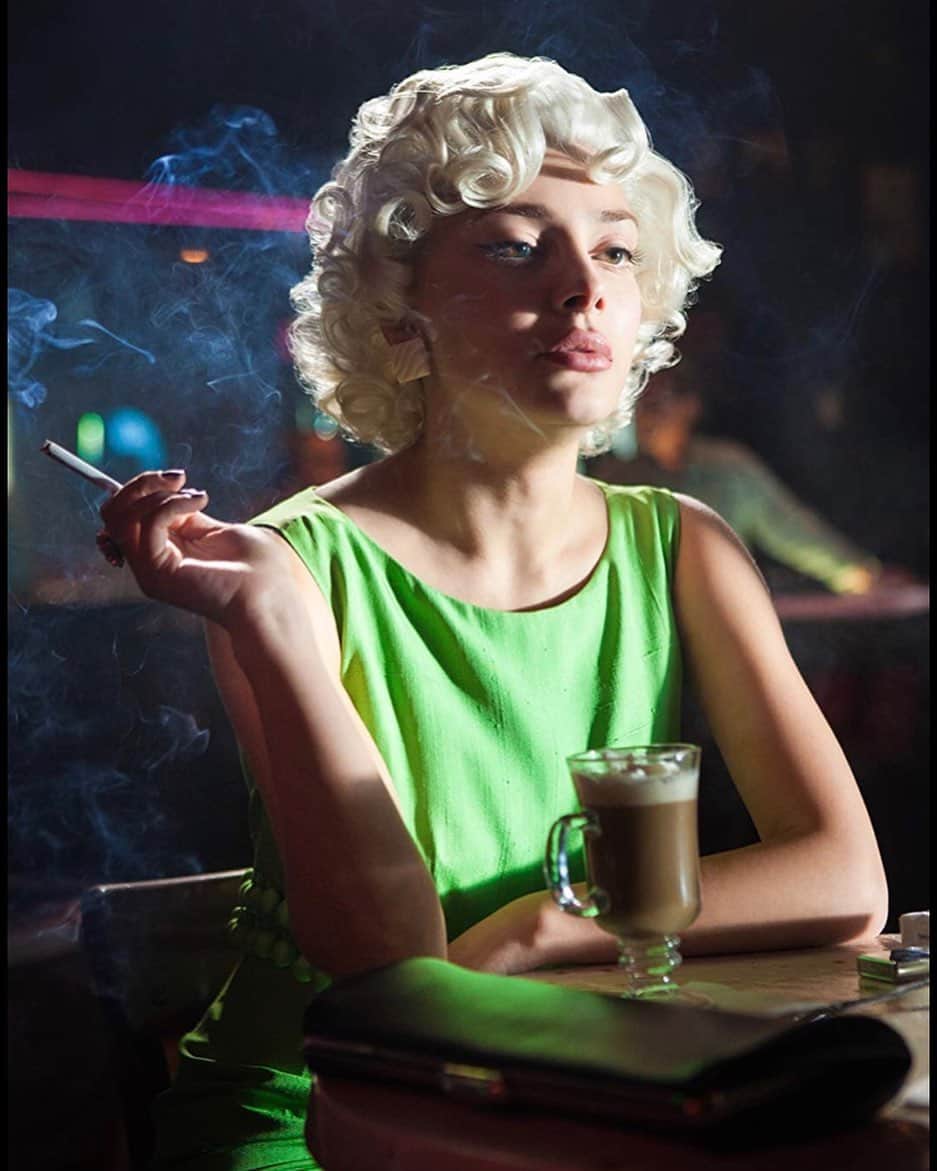 エレナ・サチンのインスタグラム：「#fbf mood💨  @justina_mintz #magiccitytv」