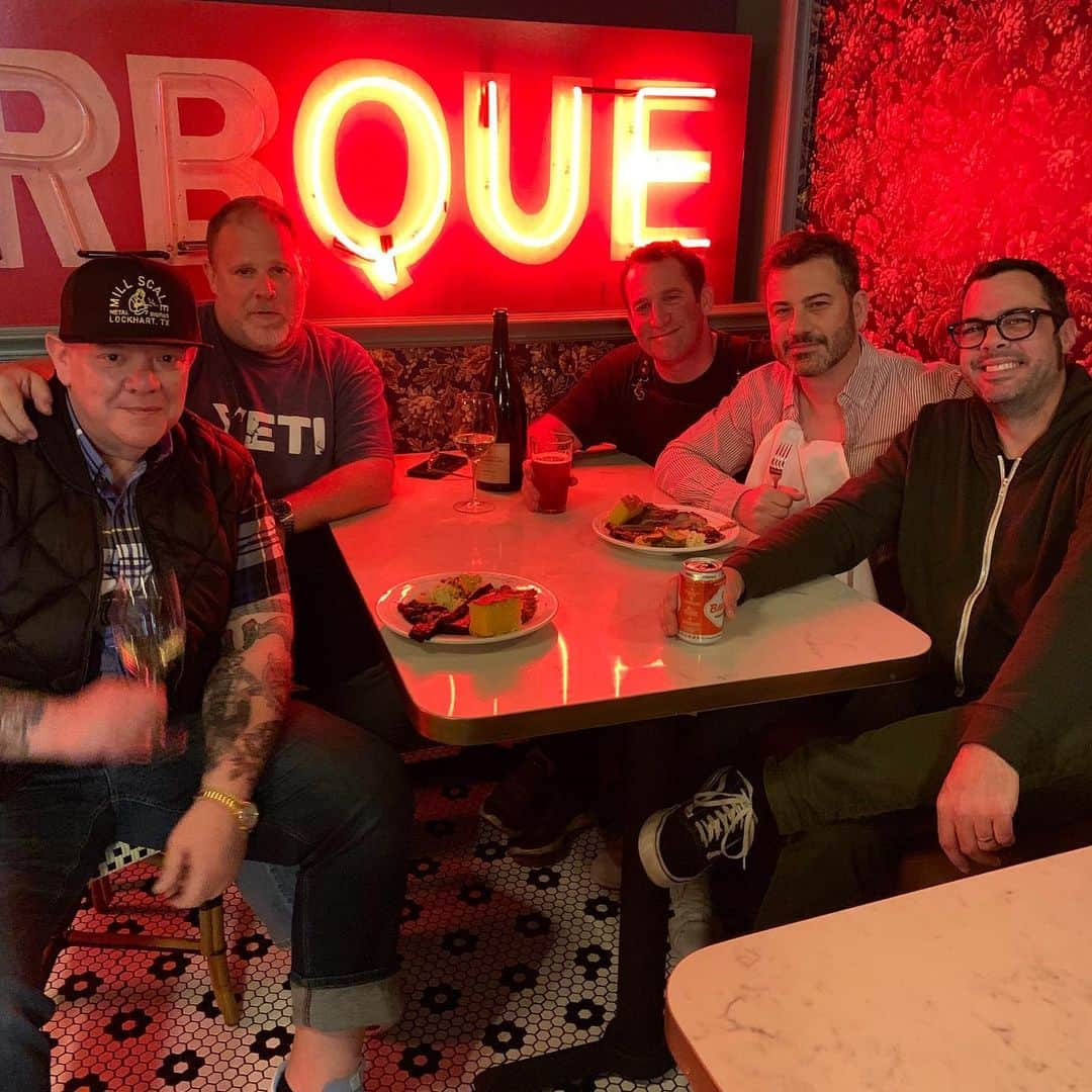 ジミー・キンメルさんのインスタグラム写真 - (ジミー・キンメルInstagram)「Celebrating the one year anniversary of @aplrestaurant in Hollywood with the Gods of #bbq @adamperrylang @franklinbbq @martinsbbq @skylightinnbbq @hometownbarbque」5月11日 5時40分 - jimmykimmel