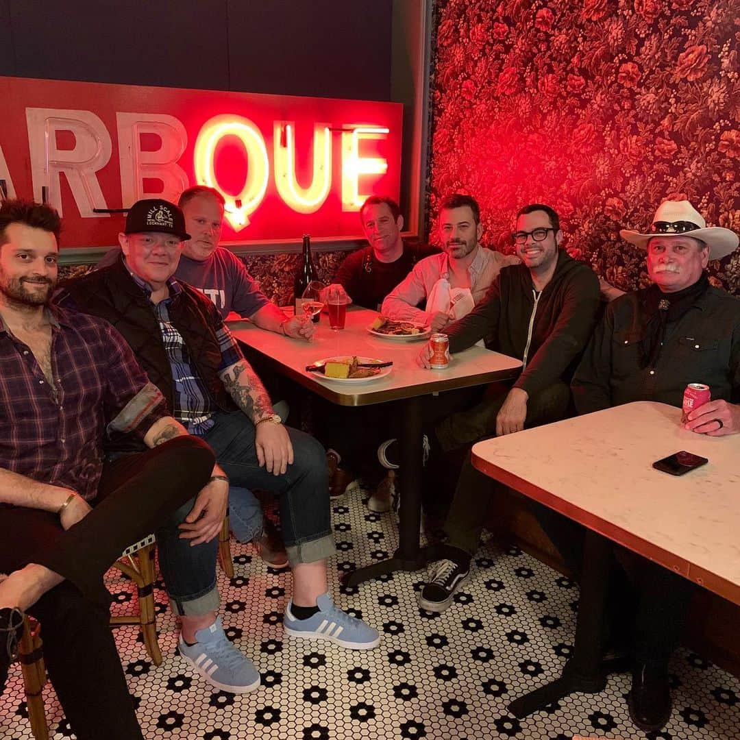 ジミー・キンメルさんのインスタグラム写真 - (ジミー・キンメルInstagram)「Celebrating the one year anniversary of @aplrestaurant in Hollywood with the Gods of #bbq @adamperrylang @franklinbbq @martinsbbq @skylightinnbbq @hometownbarbque」5月11日 5時40分 - jimmykimmel