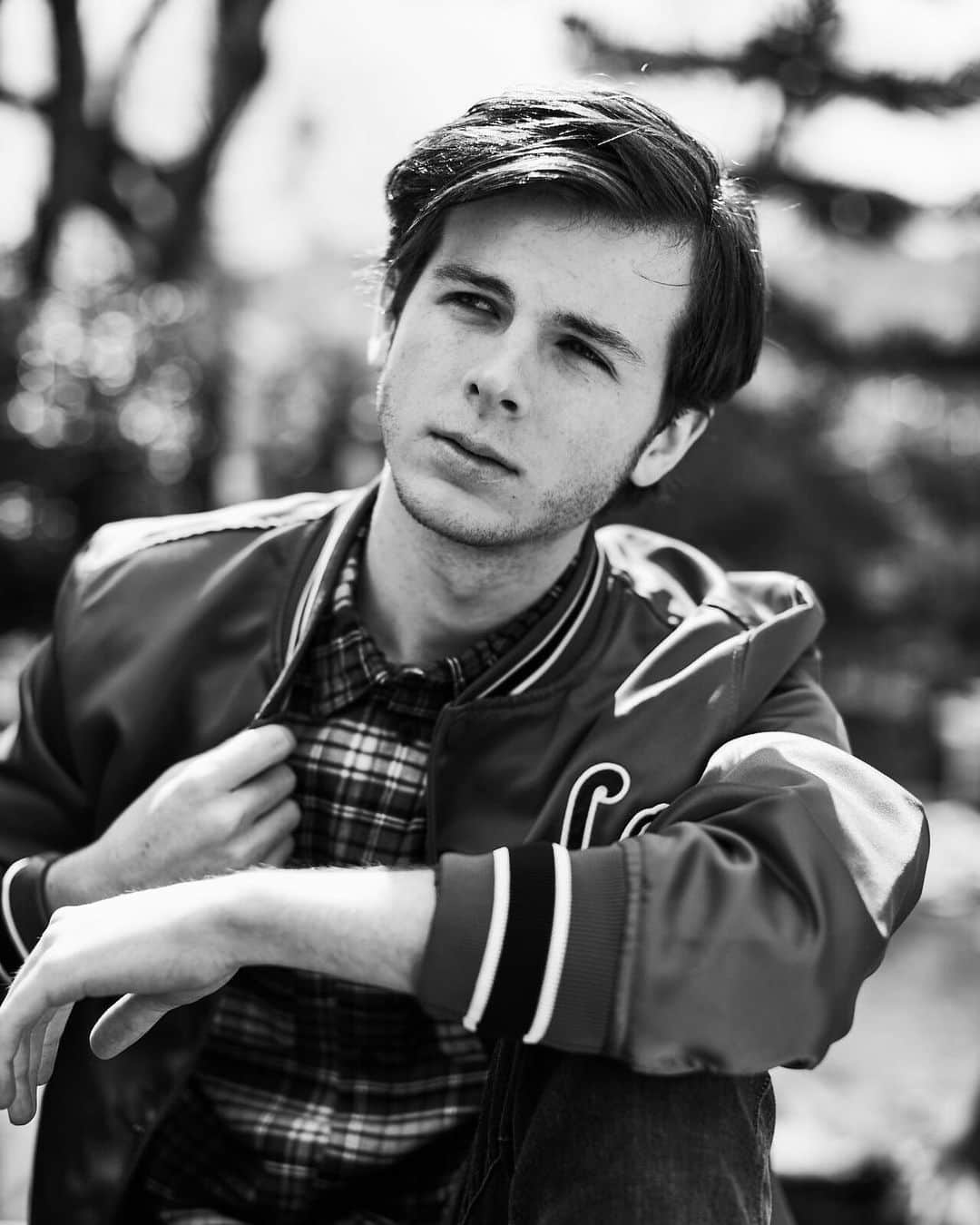 チャンドラー・リッグスのインスタグラム：「bears. beets. battlestar galactica. 📷: @iheartmaarten」