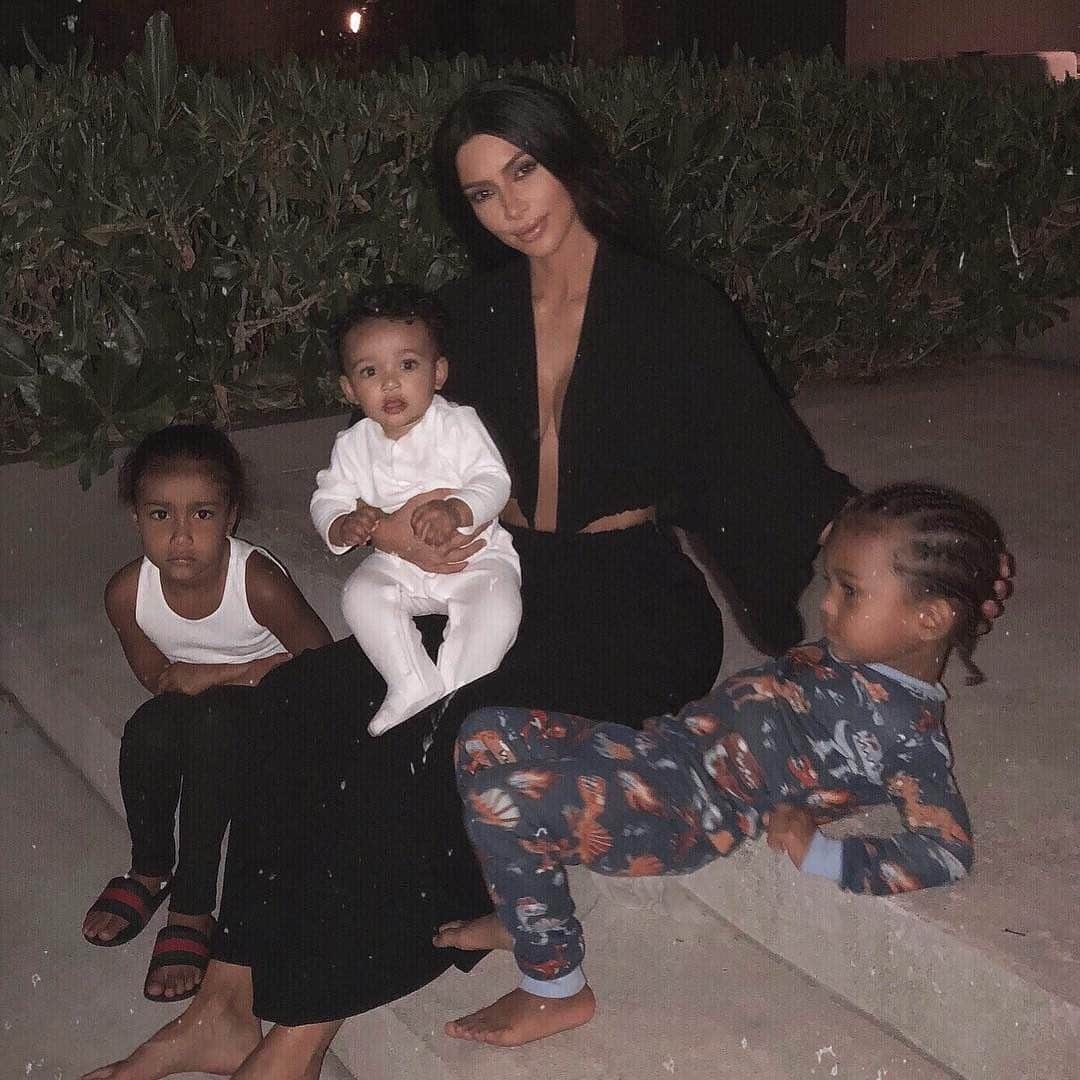 E! Onlineさんのインスタグラム写真 - (E! OnlineInstagram)「Kim Kardashian always had her heart set on having several kids, and that dream is coming true. Go inside her emotional journey to baby No. 4 at the link in our bio. (📷: @kimkardashian)」5月11日 5時47分 - enews
