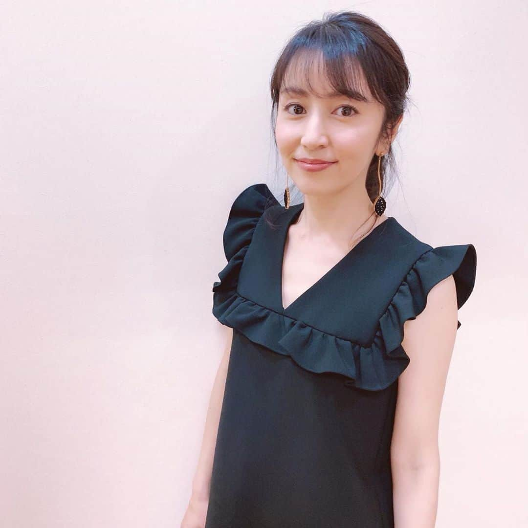 矢田亜希子さんのインスタグラム写真 - (矢田亜希子Instagram)「今日は黒ワンピース☆ #矢田亜希子 #akikoyada #バラエティ#バラエティ番組#収録#yokochan #黒ワンピース」5月10日 21時09分 - akiko_yada