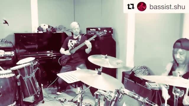 KAI_SHiNEのインスタグラム：「Next LIVE → 5/14 @SHIBUYA the GAME 🔥🔥 #Repost @bassist.shu ・・・ studio day! : #bass #和太鼓 #drum Rhythm Corps Battle！  #bassist #bassplayer #battle #instabass #bassguitar #bassporn #drummer ・ ・ @freedomcgr @cw_cable @treasure_power01 @heavensdustofficial @kai_shine134 @koredsofficial」