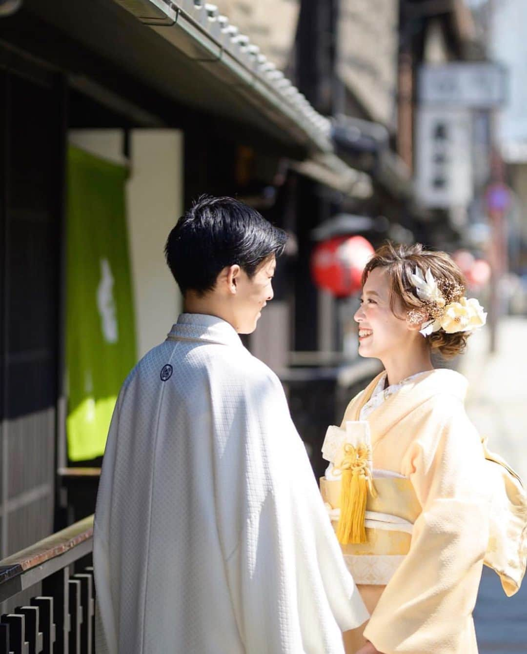 プレ花嫁の結婚式準備アプリ♡ -ウェディングニュースさんのインスタグラム写真 - (プレ花嫁の結婚式準備アプリ♡ -ウェディングニュースInstagram)「おしゃれコーデが素敵🌿ナチュラルな和装フォト9選✨ * * こちらのお写真は @the_dress_room さんからリグラムさせていただきました🌟ありがとうございました😊✨ * * * * おしゃれコーデが素敵😍真似したい #和装 の #ウェディングフォト 💓 * こちらはthe_dress_roomさんの京都撮りのフォトで、コーデもフォトもとっても人気なんです😊✨ * 今回は #白無垢 に新作の黄色の絞りの掛下を合わせた #コーディネート 💛 * #ブーケ やヘッドドレスも色味を統一しおしゃれにまとまっていて素敵ですよね😍💕 * 大ぶりの #ドライフラワー や、くすみカラーの #かすみ草 も華やかですね🌼💕 * 他のフォトとても素敵なのでぜひスワイプ👉🏻してチェックしてみてくださいね💕 * * * * ＼📷投稿お待ちしています／ * 花嫁はもちろん、業者さんも大歓迎✨ アナタのお写真をご紹介してもOKという方は、ぜひ #ウェディングニュース にお写真を投稿してください💕 * * ⬇︎関連アカウント⬇︎ * * 💒式場検索 【 @weddingnews_concierge 】 👰マイレポ花嫁 【 @weddingnews_brides 】 💋WNブライズレポーター 【 @weddingnews_bridesreporter 】 * * その他、編集部からの連絡専用 @weddingnews_contact や、スタッフ個人の連絡用として @WN_xxxx（xxxは個人名）があります💕 * * ………………………………………… ❤️WeddingNewsとは？ * * 花嫁のリアルな”声”から生まれた 花嫁支持率No1✨スマホアプリです📱💕 * * 🌸知りたい… #結婚式準備 に役立つ記事を毎日150件配信中♩ * 🌸見たい… インスタの #ウェディング 系投稿TOP100が毎日チェックできる＊IG画像の複数ワード検索も可♩ * 🌸叶えたい… #結婚式 関連の予約サイトが大集合♩ * 🌸伝えたい… 自分の結婚式レポ『マイレポ』が簡単に作れる♩先輩花嫁のレポが読める♩ * * @weddingnews_editor のURLからDLしてね✨ * * * * #プレ花嫁 #結婚  #花嫁  #ウエディング #和装前撮り #前撮り #色打掛 #着物 #浴衣 #ハワイ挙式 #海外挙式 #フォトウェディング #京都 #日本中のプレ花嫁さんと繋がりたい #japantrip #和婚 #2019秋婚 #ロケーションフォト」5月10日 21時09分 - weddingnews_editor