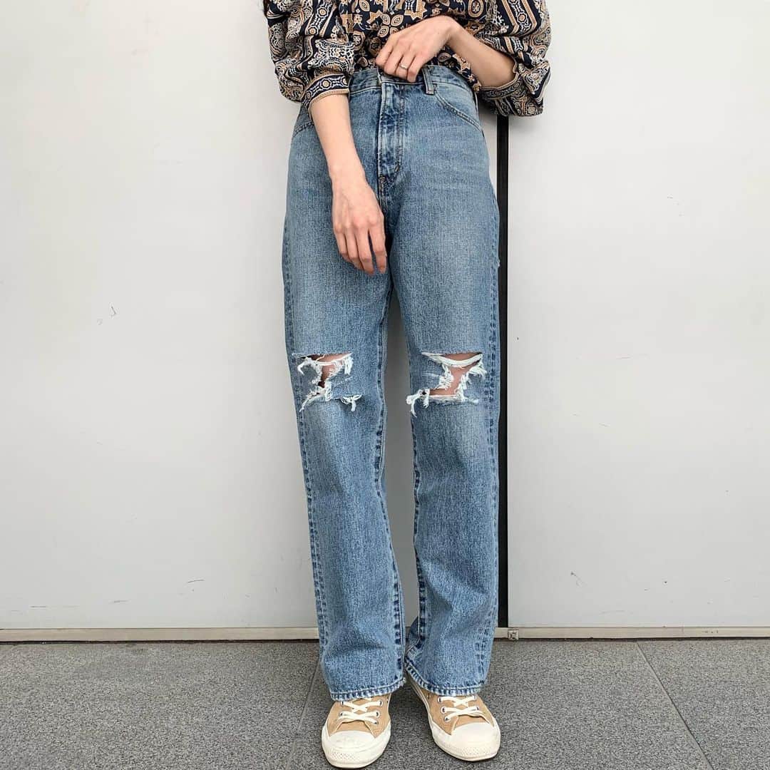 ungrid_minamiのインスタグラム：「. ちょっと前ですが 今発売中のデニム シルエットがいい感じです✨ @ungrid_official #Ungrid#アミュプラザ博多」