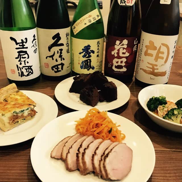 柏の葉 T-SITEさんのインスタグラム写真 - (柏の葉 T-SITEInstagram)「【明日開催！】 第３回 酒と祭 テーマは「日本のお酒を味わう」 5/11(土)12(日) 10:00〜16:00  米は日本酒に、麦はビールに、果物は果実酒に。  お酒には日本の食のおいしさがギュッとつまっています。 日本酒だけでなく、国産の地ビールやワインなど集めてお待ちしております。 また、千葉県を初めとした日本のお酒にぴったりなお食事もご用意しております。  素敵な初夏の時間を過ごしてみてはいかがでしょうか。  今回はチケットで商品をお買い求めいただけます！ チケットの詳細、出店者情報などはHPにて公開中！  ー・ー・ー・ー・ー・ー・ー・ー 開催日：5月11日(土)12日(日) 時間：10:00〜16:00 場所：柏の葉T- SITE メインテラス 主催：柏の葉T-SITE」5月10日 21時22分 - kashiwanohatsite
