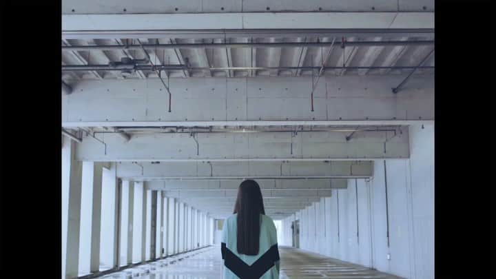 阿部真央のインスタグラム：「「君の唄(キミノウタ) 」MV公開です‼️ 今までにないシュールさ…大のお気に入りです♡  続きは、 フルver.👉 youtu.be/GbgekwgY3XQ  君の唄(キミノウタ)が主題歌の映画 #チア男子 も本日から全国公開です✨  是非ご覧下さい👆👆👆 My new music video is up. Check out new post on YouTube. Love♡  #阿部真央 #あべま #abemao」