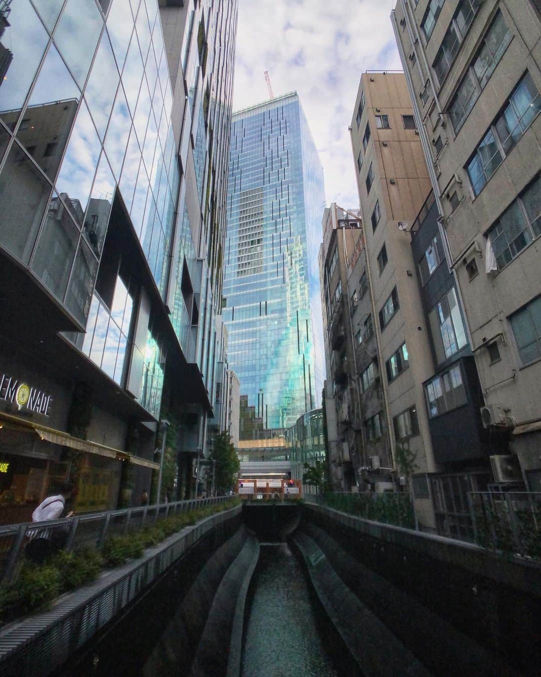 ima_ju / Jun Iのインスタグラム：「. . Renewed Sibuya Valley . . 良い週末を！✨ . . ::」