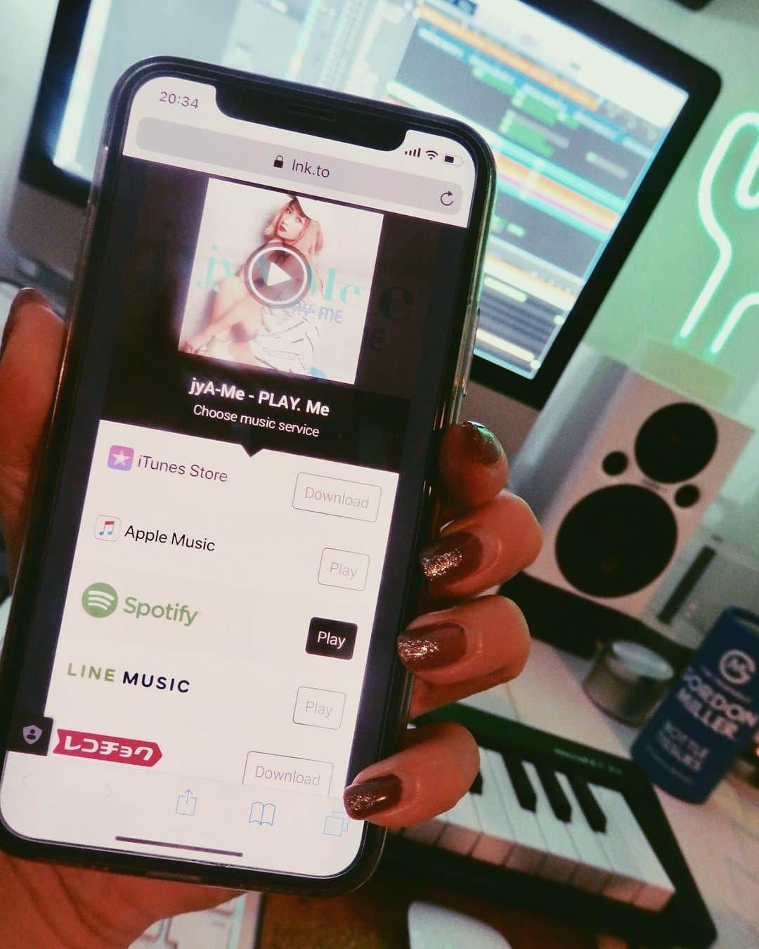 jyA-Me（ヤミー）のインスタグラム：「🎧🎧🎧 事務所の小川さんが今までのアルバムごとにカンタンに聴けるリンクを作って下さったので、 Topのhighlight にlinkを貼りました🔝✨ 更に以前のアルバムのリンクはブログや各所に載せます🙏🏼✨ . 実は良きタイミングでと思ってたんですが、 完全にタイミング逃した感じだったので、 何でもないタイミングで載せます😝❤️ 会社の方曰く、 今でも結構海外の方含め、 アルバム聴いて下さってるようで(未だに〜!) 嬉し過ぎます😭🙏🏼❤️✨ 聴いて下さってる皆さん、 どうもありがとうございます🎧❤️ #私も最近 #PLAYme#聴いてます 🎵 #早く新曲リリースしたいな」