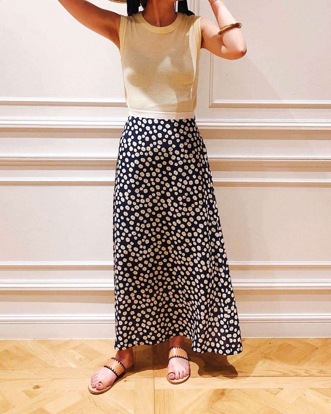 IÉNA LA BOUCLEさんのインスタグラム写真 - (IÉNA LA BOUCLEInstagram)「＼ 516.thu-5.20mon﻿ ﻿  LUMINE 10%off KEEP start ／﻿﻿﻿﻿ ﻿﻿﻿﻿﻿﻿ ﻿﻿﻿﻿ NEWoMan新宿店にてルミネカード10%offキャンペーンの事前お取り置き承り中...!﻿﻿﻿﻿ ﻿﻿﻿﻿ ぜひこの機会にお越しくださいませ♪﻿﻿﻿﻿ *ルミネカードは即日発行も出来ます。﻿﻿﻿﻿ ﻿﻿ --------------------------------﻿﻿﻿﻿﻿﻿﻿﻿﻿﻿﻿ ﻿﻿ 🌼Restock skirt🌼﻿ 5/16（thu）〜‼︎!﻿ ﻿ ﻿ マーガレット柄が可愛い!﻿ レトロフラワースカートが、﻿ 5/16に再入荷します♥﻿ ﻿※数に限りがございます。﻿ お早目にご来店下さい!﻿ ﻿ ﻿﻿ ﻿ --------------------------------﻿﻿﻿﻿﻿﻿﻿﻿﻿﻿﻿ 1枚目﻿﻿ skirt【IENA LABOUCLE】﻿﻿ ﻿﻿﻿﻿¥22,000+ tax﻿﻿ col:ネイビー﻿ size:34.36.38﻿﻿ no.19060914314110﻿  tops【CAN PEPREY】 ¥18,000+ tax col:イエロー.ピンク.グレー no.19060910011910 ﻿﻿﻿﻿﻿﻿﻿﻿﻿ ﻿﻿﻿ ﻿﻿﻿ #iena_la_boucle﻿﻿﻿﻿﻿﻿﻿﻿﻿﻿﻿﻿﻿ #laboucle #iena﻿﻿﻿﻿﻿﻿﻿﻿﻿﻿﻿﻿﻿ #boucle_19ss﻿﻿﻿﻿﻿﻿﻿﻿﻿﻿﻿」5月10日 21時27分 - iena.la.boucle.store