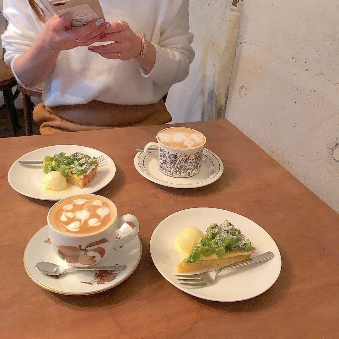 isutaさんのインスタグラム写真 - (isutaInstagram)「. 愛媛・松山にあるカフェ「CAFE BC（ @cafebc_tamiko ）」をご紹介❤︎ . 季節のフルーツを使ったパフェやタルトなどのスイーツが人気のお店です♩ . 店内の古民家風の雰囲気がとっても魅力的なんです♡ . スイーツはもちろんですが、絶品パスタも食べられるので、ぜひ遊びに行ってみてくださいね！ __________ CAFE BC open：9:00〜22:00（木・日は9:00〜19:00） access：愛媛県松山市大街道2-2-20 __________ photo by @nemui________ @ume_miyu @ogawachaan . #isuta #isutapic #isutacafe #イスタ #cafebc #松山カフェ」5月10日 21時28分 - isuta_jp