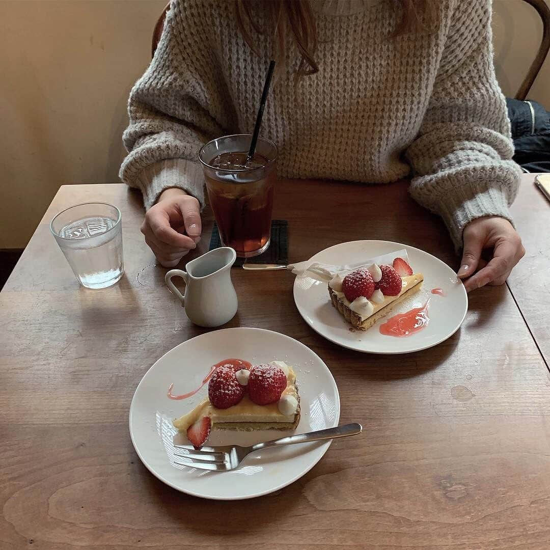 isutaさんのインスタグラム写真 - (isutaInstagram)「. 愛媛・松山にあるカフェ「CAFE BC（ @cafebc_tamiko ）」をご紹介❤︎ . 季節のフルーツを使ったパフェやタルトなどのスイーツが人気のお店です♩ . 店内の古民家風の雰囲気がとっても魅力的なんです♡ . スイーツはもちろんですが、絶品パスタも食べられるので、ぜひ遊びに行ってみてくださいね！ __________ CAFE BC open：9:00〜22:00（木・日は9:00〜19:00） access：愛媛県松山市大街道2-2-20 __________ photo by @nemui________ @ume_miyu @ogawachaan . #isuta #isutapic #isutacafe #イスタ #cafebc #松山カフェ」5月10日 21時28分 - isuta_jp