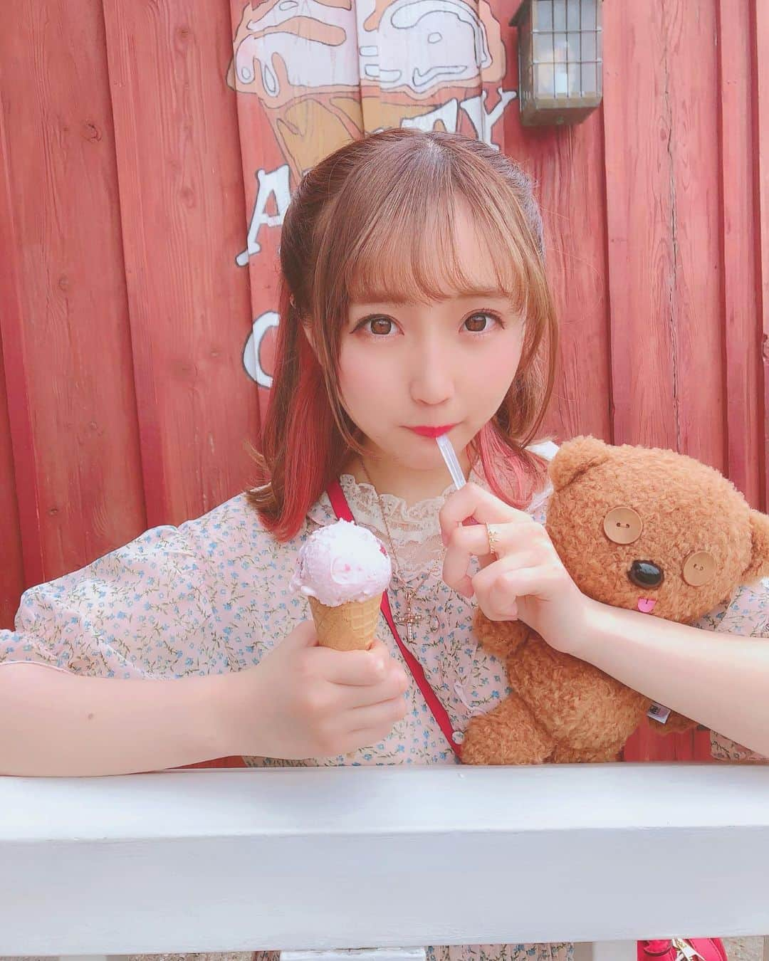 星野麻里愛さんのインスタグラム写真 - (星野麻里愛Instagram)「アイスクリームは 毎日食べたいくらいすき。 #アイスクリーム #あいす #アイス #ユニバ #USJ #ゆにば #ユニバーサルスタジオジャパン  #Tim #ティム」5月10日 21時29分 - maria.pink28