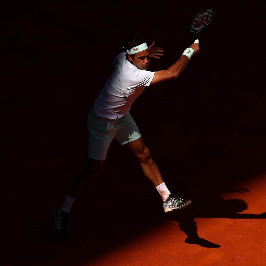 ATP World Tourさんのインスタグラム写真 - (ATP World TourInstagram)「Stepping out from the shadow ⬛  Can @RogerFederer get his hands on the 🏆? #MMOpen #Federer #ATP #ATPTOUR #Masters1000 #Madrid #Tennis #RogerFederer #instasport」5月10日 21時30分 - atptour