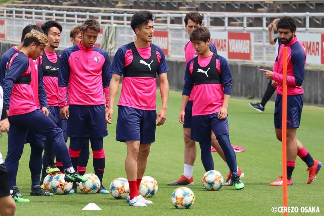 都倉賢のインスタグラム：「明日は15時からホームマリノス戦。  チーム一丸となって戦っていくぞ💪  最高の雰囲気の中で戦える事に感謝です！  最後の最後まで一緒に戦いましょう👍👍👍」
