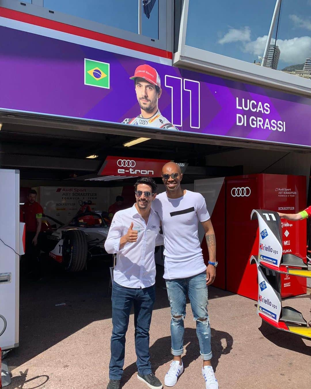 ロナウド・アパレシド・ロドリゲスのインスタグラム：「Foi um grande prazer conhecê-lo @lucasdigrassi !! #boasorte #energiapositiva #formulaeprix #montecarlo #brasil」