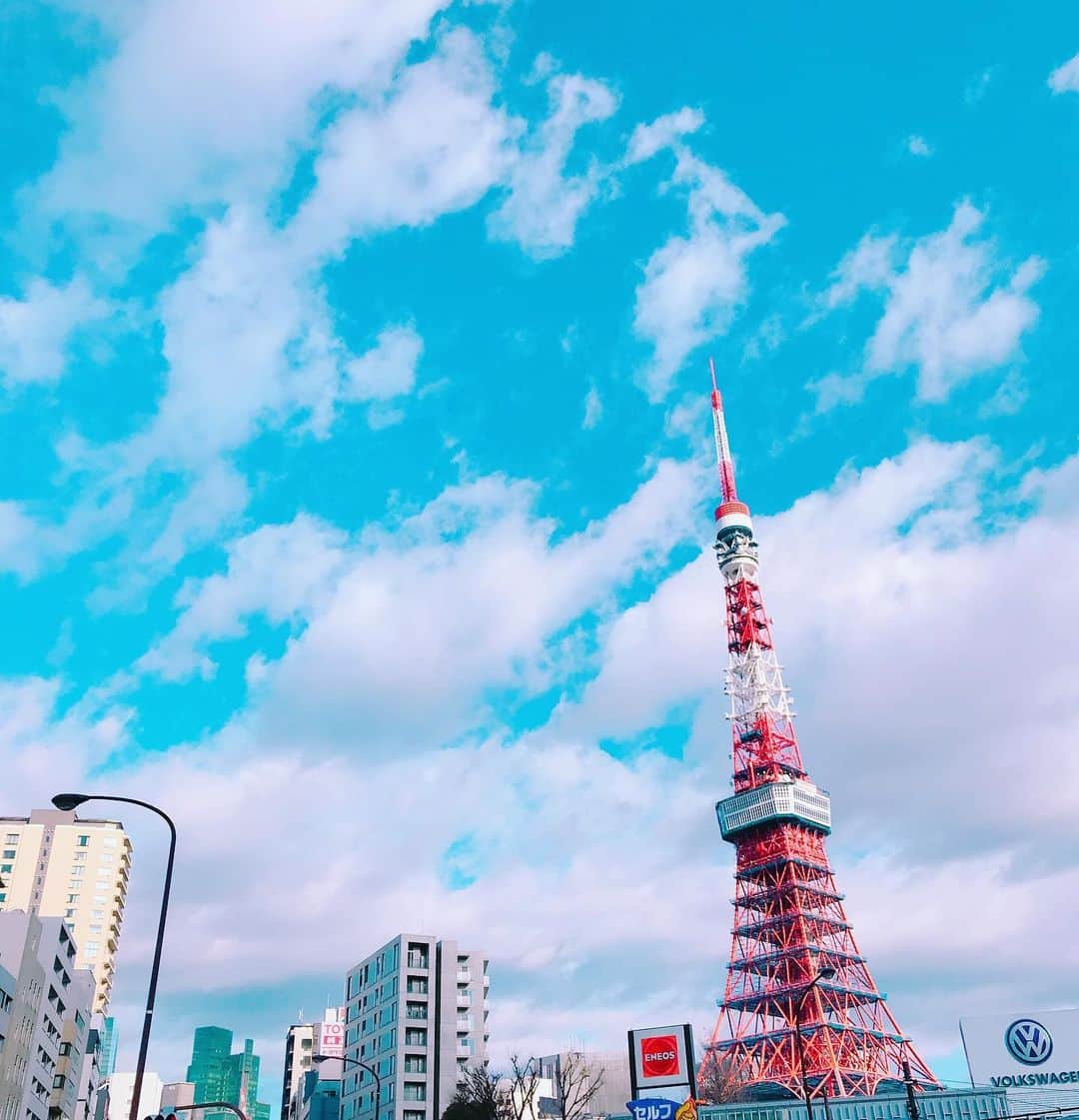 田﨑あさひさんのインスタグラム写真 - (田﨑あさひInstagram)「最近は使わなくなったアプリをアンインストールしたらスッキリした🌱  既存のアプリの位置が変わってたまに間違って押したりしてしまう(*´-`) ・ ・ ・  #随分前に撮っていた空  #すっきり  #空  #東京タワー  #東京タワー🗼」5月10日 21時36分 - asahitasaki