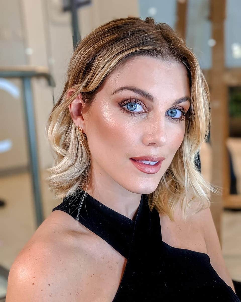 Ashley Jamesさんのインスタグラム写真 - (Ashley JamesInstagram)「Return of the Mac 💄  I had such a nice time at the #elysurbanbeauty launch last night at @elyswimbledon. I was there to celebrate their new beauty department, which is amazing. They now sell Mac products for starters meaning I don't have to go into central London for them anymore - I got my makeup done there last night and I loved it. I actually bought the eyebrow pencil in Fling as love my brows so much! They also have an amazing Gina Conway salon and spa (I got an Aveda massage), a cute place for manis and pedis, and even lashes. My absolute favourite thing of all is that @elyswimbledon is dog-friendly so it means I can go in and take Snoop for a walk in the Common without having to go home in between. 🐩❣💄#ad」5月10日 21時38分 - ashleylouisejames