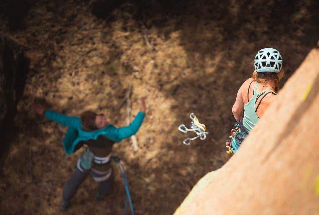 ヘイゼル・フィンドレーさんのインスタグラム写真 - (ヘイゼル・フィンドレーInstagram)「It’s nice to have friends that do their best to throw you up quickdraws even though you didn’t do your best to bring them. The Mongolian adventure continues with @madeleine_cope @lightshedpictures @alex_c_gorham 📸 @reelrock @blackdiamond @lasportivagram」5月10日 21時47分 - hazel_findlay