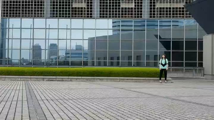 阿部真央のインスタグラム：「こっちにも。 腐らずやり続けることがどれだけ大変で大切か、この10年で痛い程経験したつもりです。 時に自分が無価値に感じたり、逆に誤解されているように感じて、人生は本当に何クソって思うこと沢山あるけど、 自分が選んだ道で泣いて泣いて頑張って辿り着かなきゃ幸せじゃないんだなって感じだからこそ、今回のシングルの3曲が書けたと思っています。皆が、どうかそれぞれの人生で本当に幸せだなって思えるところに行けますように。いつもいつもいつもいつも応援します。  #阿部真央」
